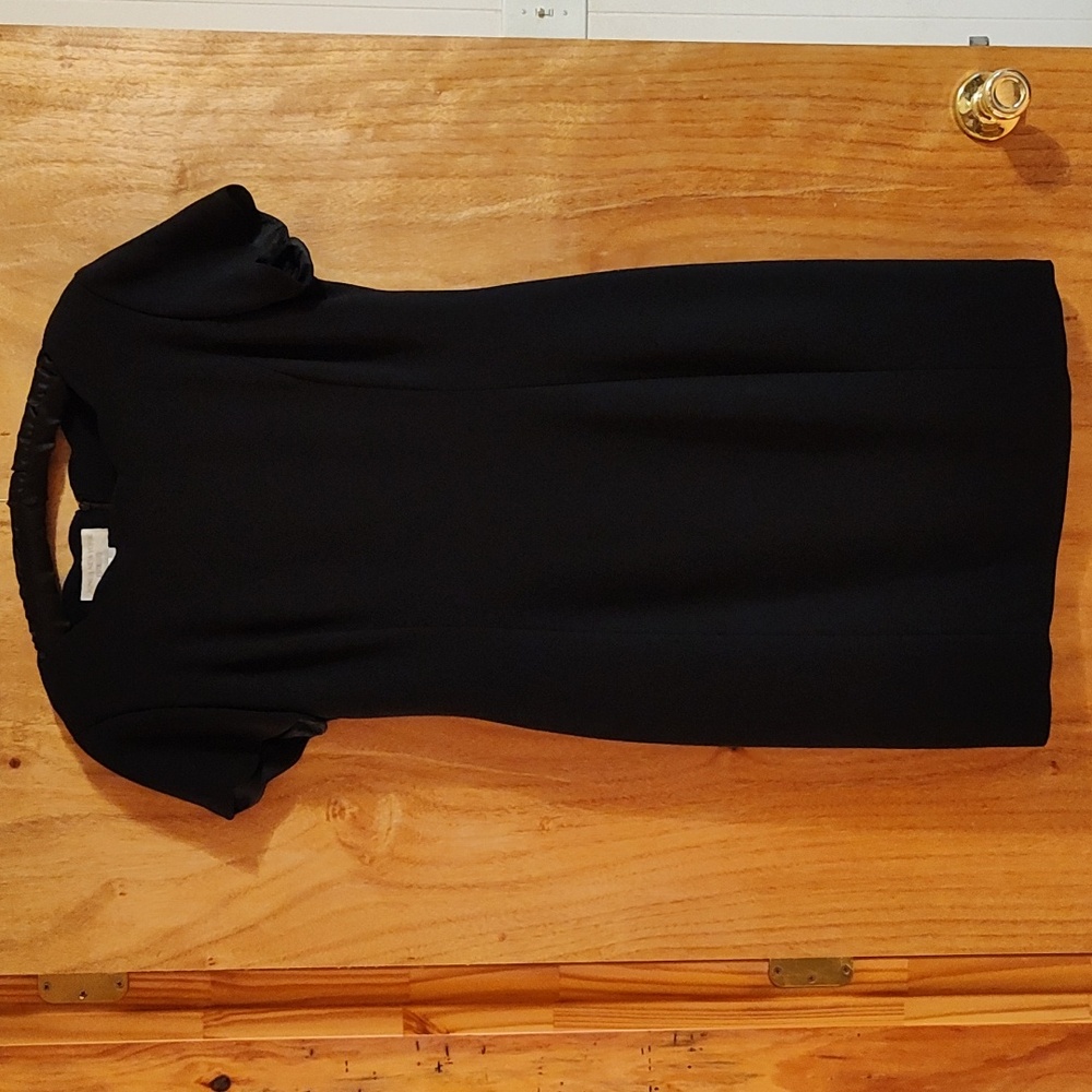 Jones New York Little Black Dress Scalloped Neckline & Short Sleeves Back Zip 12